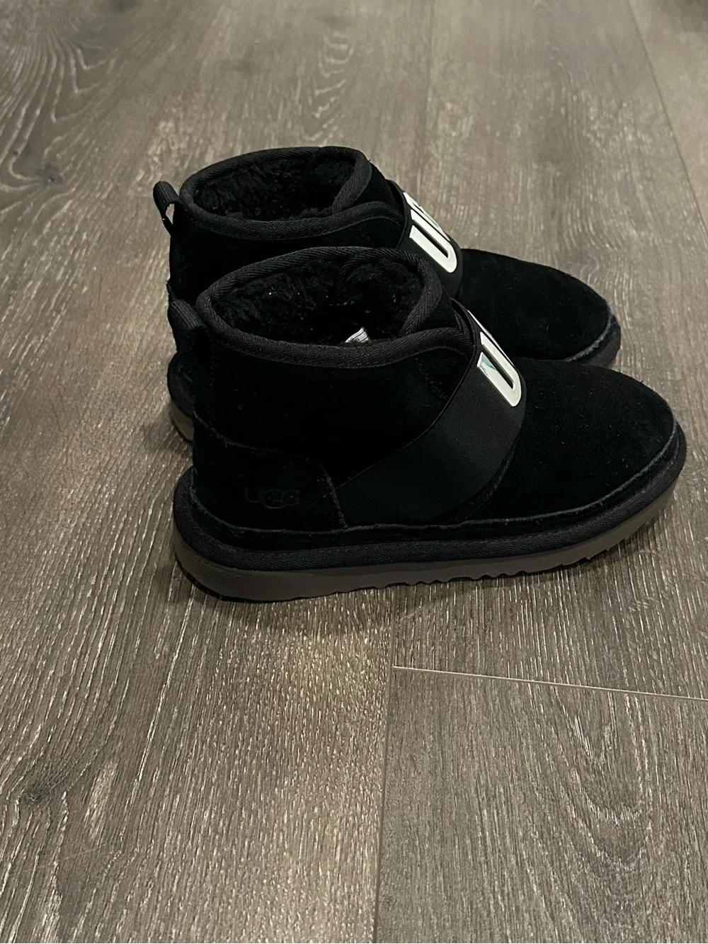 UGG Black Label Interior Size Tag Detail kids size 2